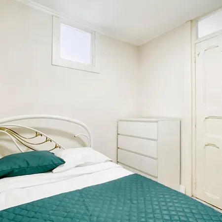 Apartment Charming In Lisboa, 3 Sqm, View