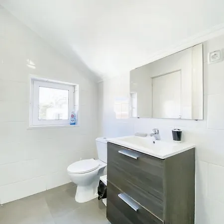 Apartamento Charming In Lisboa, 3 Sqm, View Lisboa